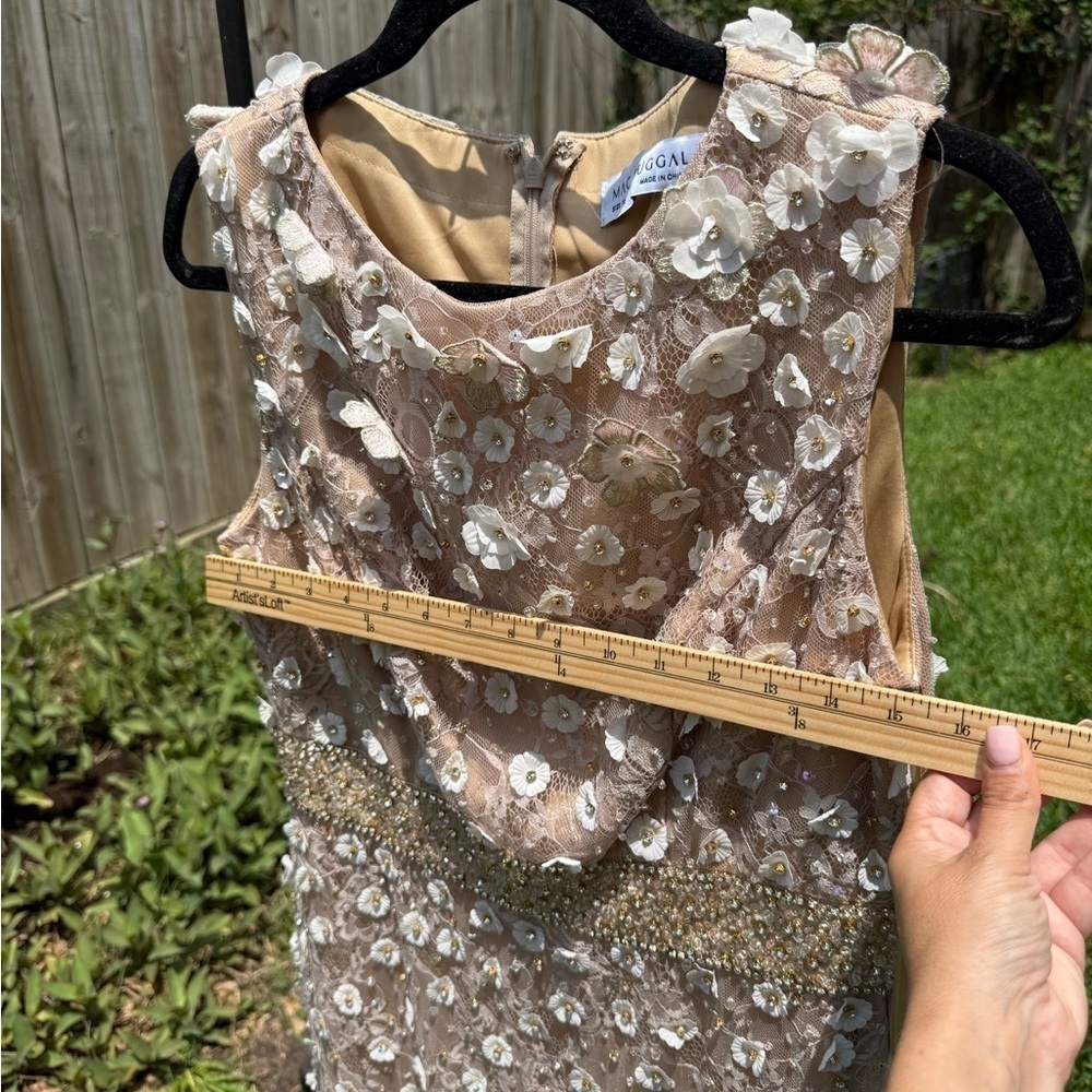 See Clip 😍New ▶️ Mac Duggal ◀️ Floral Applique Sleeveless Midi Dress Ivory Nude - Picture 8 of 15